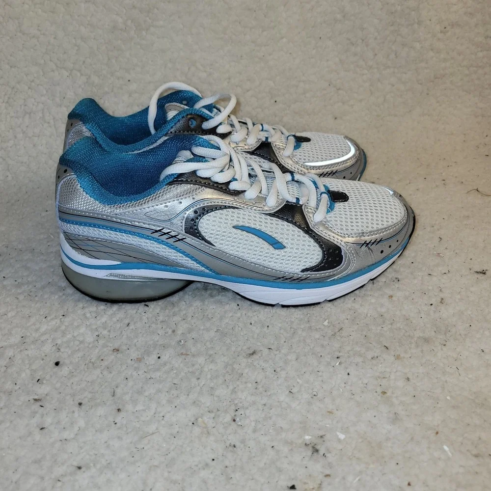 TitleLA Gear Breezy Running Shoes‎ Women Size 8 White Silver Blue Athletic...